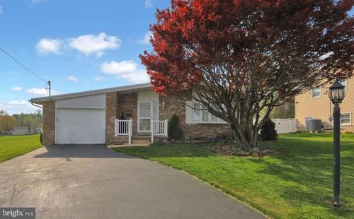 112 Brown St, READING, PA, 19606-2832 | Card Image