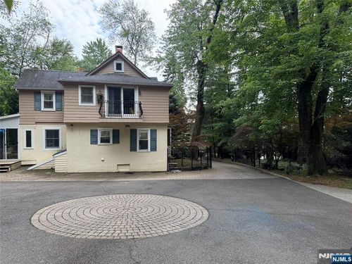 260 Glen Ave, Midland Park, NJ, 07432-1666 | Card Image