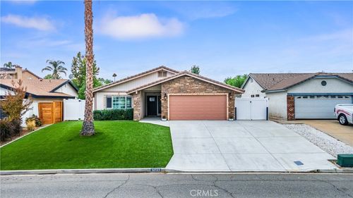 30563 Meadowlark Dr, Canyon Lake, CA, 92587-7552 | Card Image