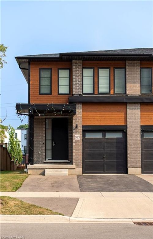 933 Robert Ferrie Dr, Kitchener, ON, N2R0P9 | Card Image