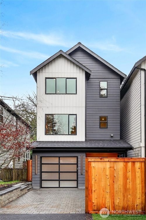 11011 Goodwin Way Ne, Seattle, WA, 98125-6538 | Card Image