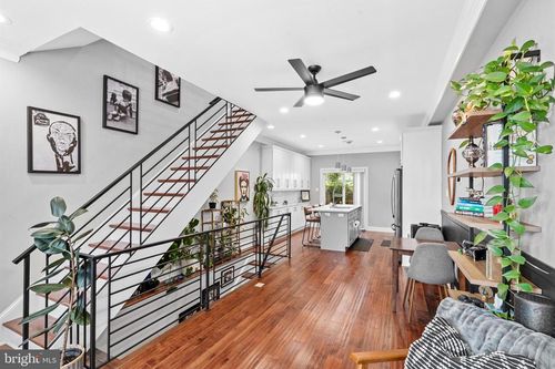 607 Mercy St, PHILADELPHIA, PA, 19148-2416 | Card Image