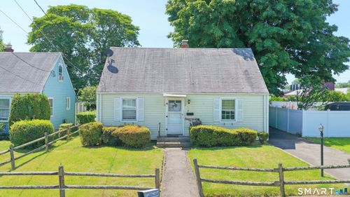 11 Redfield Rd, Fairfield, CT, 06824-5053 | Card Image
