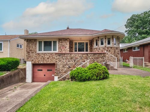 127 Pleasant Hills Blvd, Pleasant Hills, PA, 15236-3725 | Card Image
