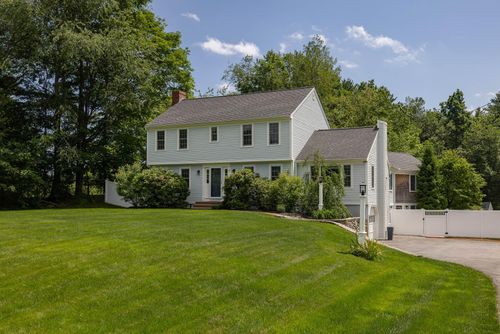 5 Coach Rd, Stratham, NH, 03885-2257 | Card Image