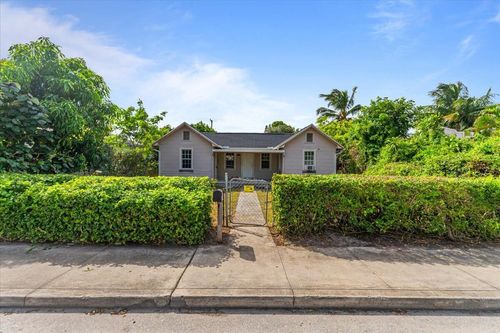 127 S C St, Lake Worth Beach, FL, 33460-4040 | Card Image