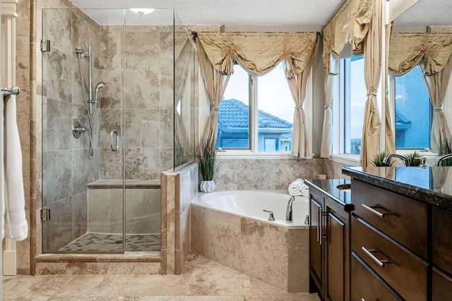 169 Signature Way Sw, House other with 5 bedrooms, 4 bathrooms and 4 parking in Calgary AB | Image 26