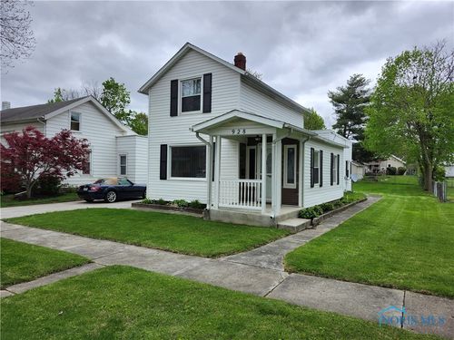 928 Walnut St, Fostoria, OH, 44830-2055 | Card Image