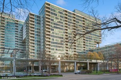 1902 - 9715 Woods Drive, Condo with 4 bedrooms, 3 bathrooms and 3 parking in Skokie IL | Image 1