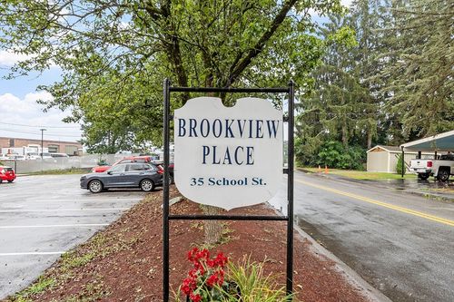 unit-4-35 School St, Dracut, MA, 01826-4658 | Card Image