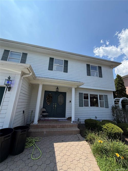 6 Melton Dr, Rockville Centre, NY, 11570-3257 | Card Image