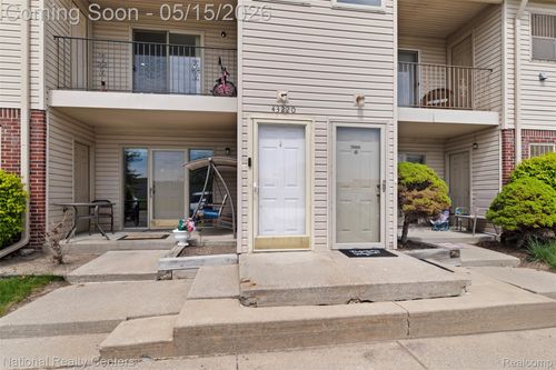 43220 Fountain Dr, Sterling Heights, MI, 48313-2394 | Card Image