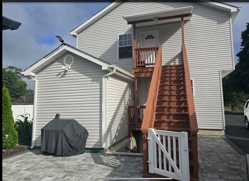 3 Lakewood St, Bay Shore, NY, 11706-6706 | Card Image