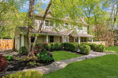 7 Mcculloch Dr, Dix Hills, NY, 11746-8303 | Card Image