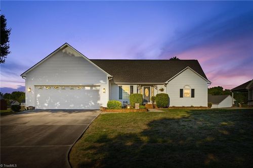 101 Erin Ln, Thomasville, NC, 27360-4454 | Card Image