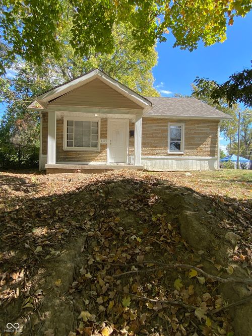 2373 N Oxford St, Indianapolis, IN, 46218-3615 | Card Image