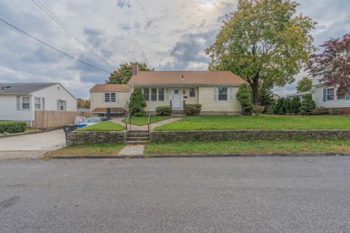 115 Friendly Road, Cranston, RI, 02910 | Card Image