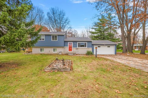 876 Ridgemont St, Commerce Township, MI, 48382-3865 | Card Image