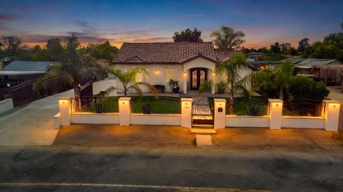 1435 N Valentine Ave, Fresno, CA, 93722-5746 | Card Image