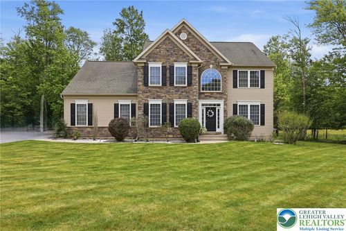 1017 Woodberry Dr, Mountain Top, PA, 18707-9283 | Card Image