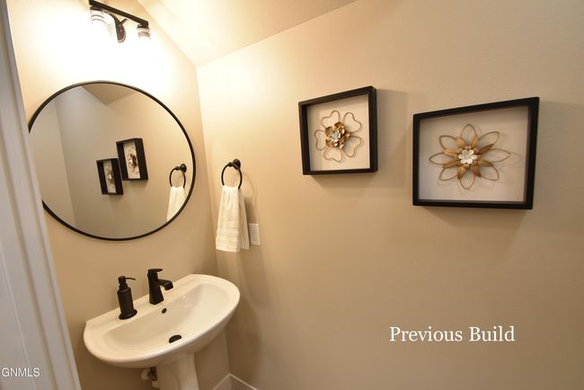 1612 Community Loop, House other with 3 bedrooms, 4 bathrooms and null parking in Bismarck ND | Image 23