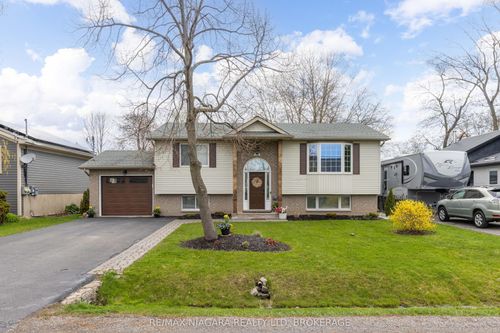 44 Maple Leaf Ave S, Ridgeway, ON, L0S1N0 | Card Image