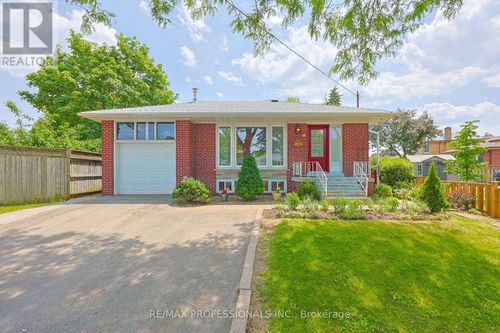 3 Embers Drive, Toronto (Eringate-Centennial-West Deane), ON, M9C3E4 | Card Image