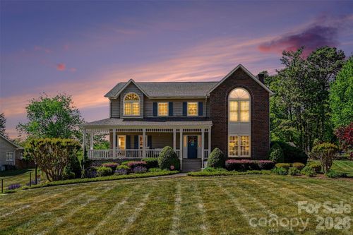 4051 Pinecrest Dr Ne, Hickory, NC, 28601-8751 | Card Image