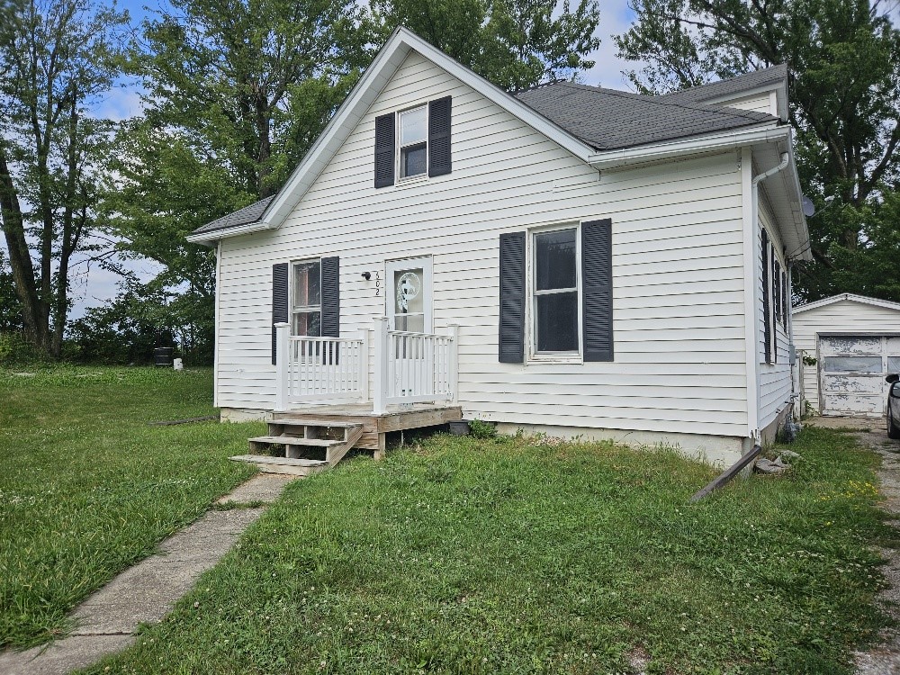 1st St, Chariton, IA 50049