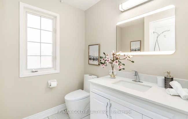 111 Fairhill Ave, House other with 6 bedrooms, 4 bathrooms and 2 parking in Brampton ON | Image 4