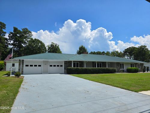 401 Flemington Dr, Lake Waccamaw, NC, 28450-1933 | Card Image