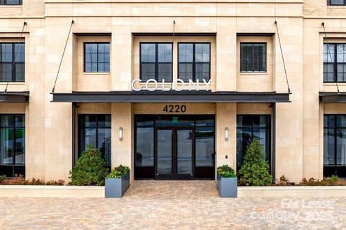 32a-4220 Colony Plaza Dr, Charlotte, NC, 28211-5255 | Card Image