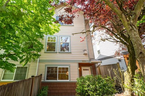 b-8517 Stone Ave N, Seattle, WA, 98103-4038 | Card Image