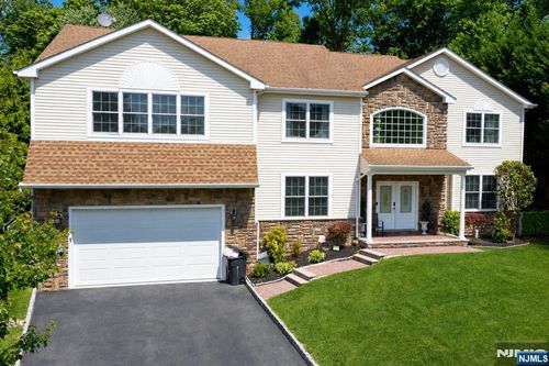 18 Dehart Ct, Wayne, NJ, 07470-7424 | Card Image