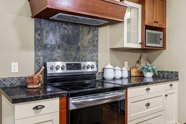 121 - 187 Kananaskis Way, Condo with 2 bedrooms, 2 bathrooms and 1 parking in Canmore AB | Image 13