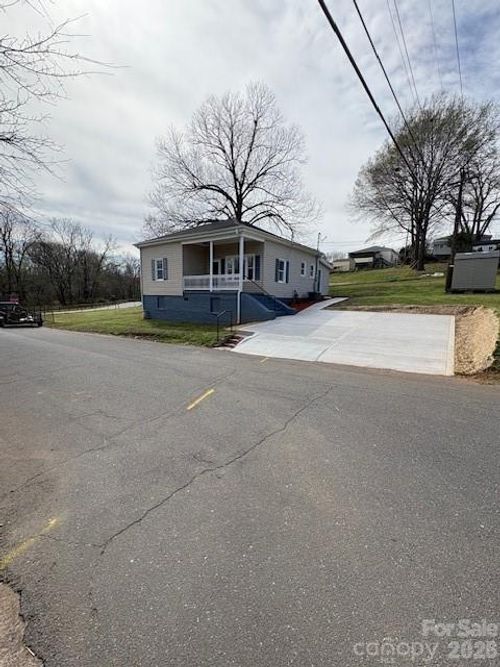 97 6th St, Cramerton, NC, 28032-1511 | Card Image