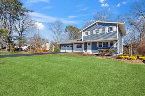 11 Kenny St, Smithtown, NY, 11788-1608 | Card Image