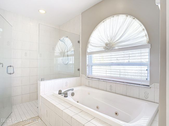 Shower and Tub | Image 28