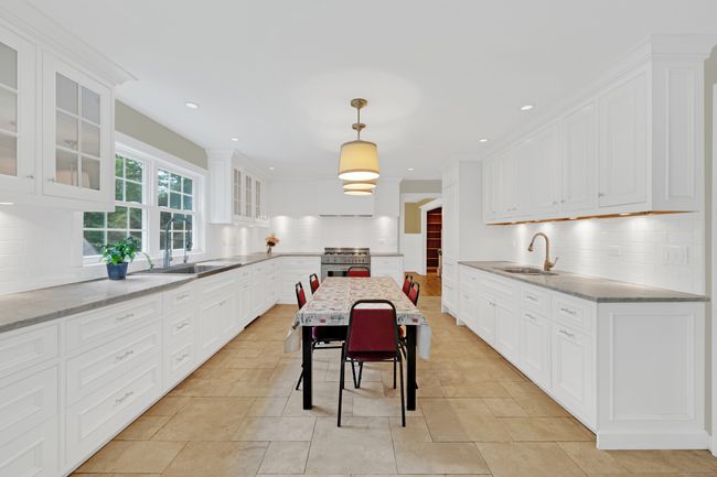 19 Maplecrest Dr, House other with 4 bedrooms, 3 bathrooms and null parking in Danbury CT | Image 7