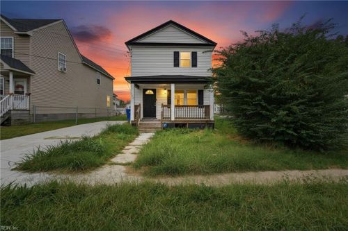 215 Oak St, Suffolk, VA, 23434-3917 | Card Image