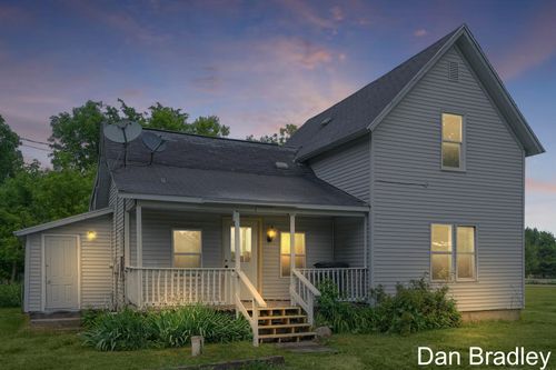 15808 Sherman St, Coral, MI, 49322-9669 | Card Image