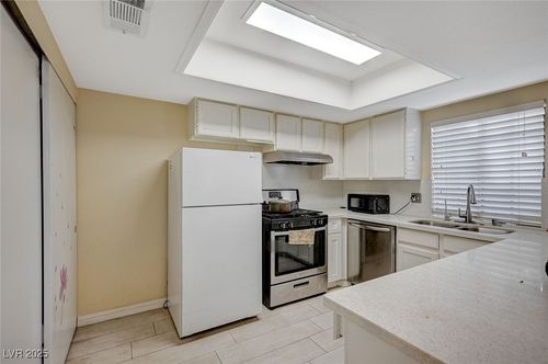 5923 Laredo St, Las Vegas, NV, 89146-5315 | Card Image