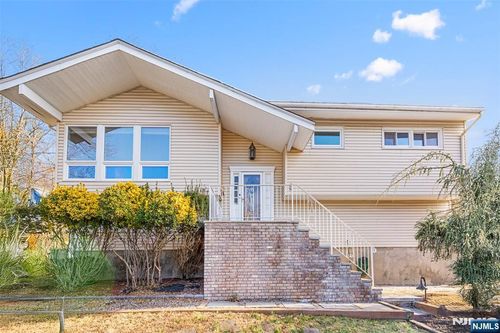 2 Columbine Ct, Montvale, NJ, 07645-1305 | Card Image