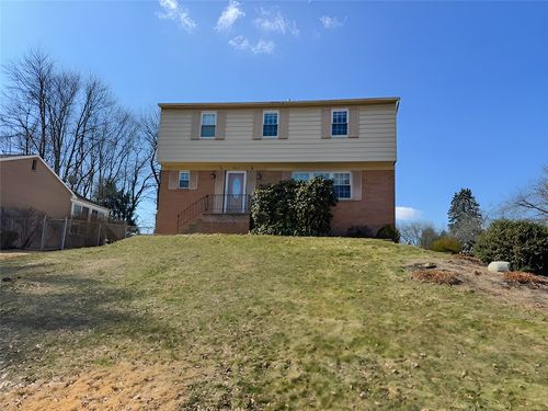 8612 E Barkhurst Dr, Pittsburgh, PA, 15237-4116 | Card Image