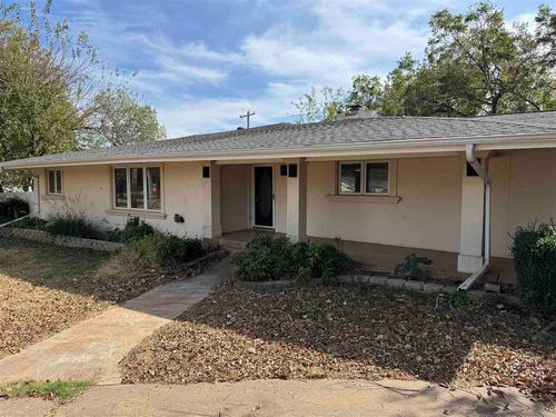 735 E 9th St, Cushing, OK, 74023-4416 | Card Image