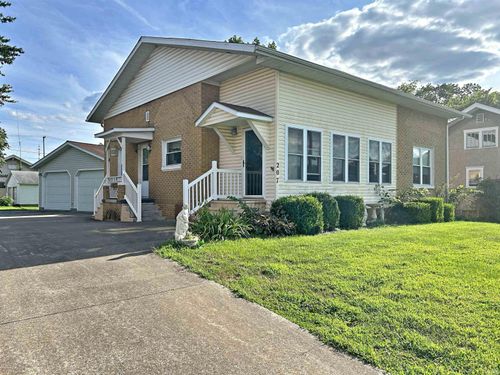 207 W Walnut St, Washington, IN, 47501-2619 | Card Image