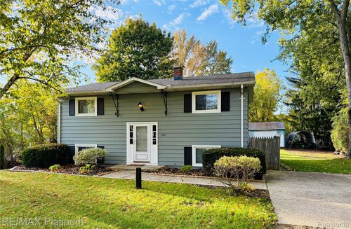 3145 Rolston Rd, Fenton, MI, 48430-1029 | Card Image