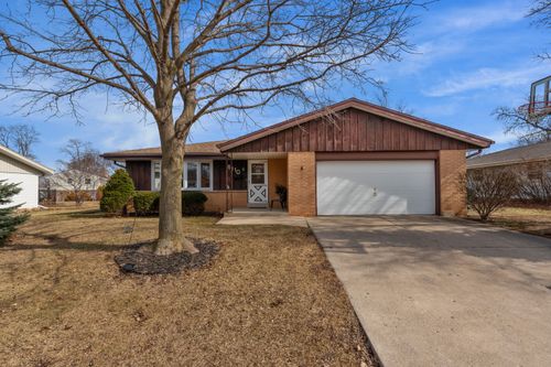 6110 Thornridge Ln, Greendale, WI, 53129-2649 | Card Image