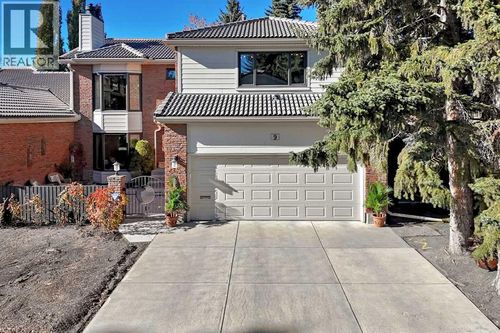 35 Oakmount Crt Sw, Calgary, AB, T2V4Y3 | Card Image