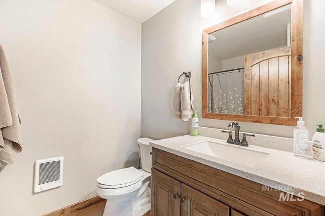 2040 E 2200 N, House other with 9 bedrooms, 6 bathrooms and 2 parking in Twin Falls ID | Image 10